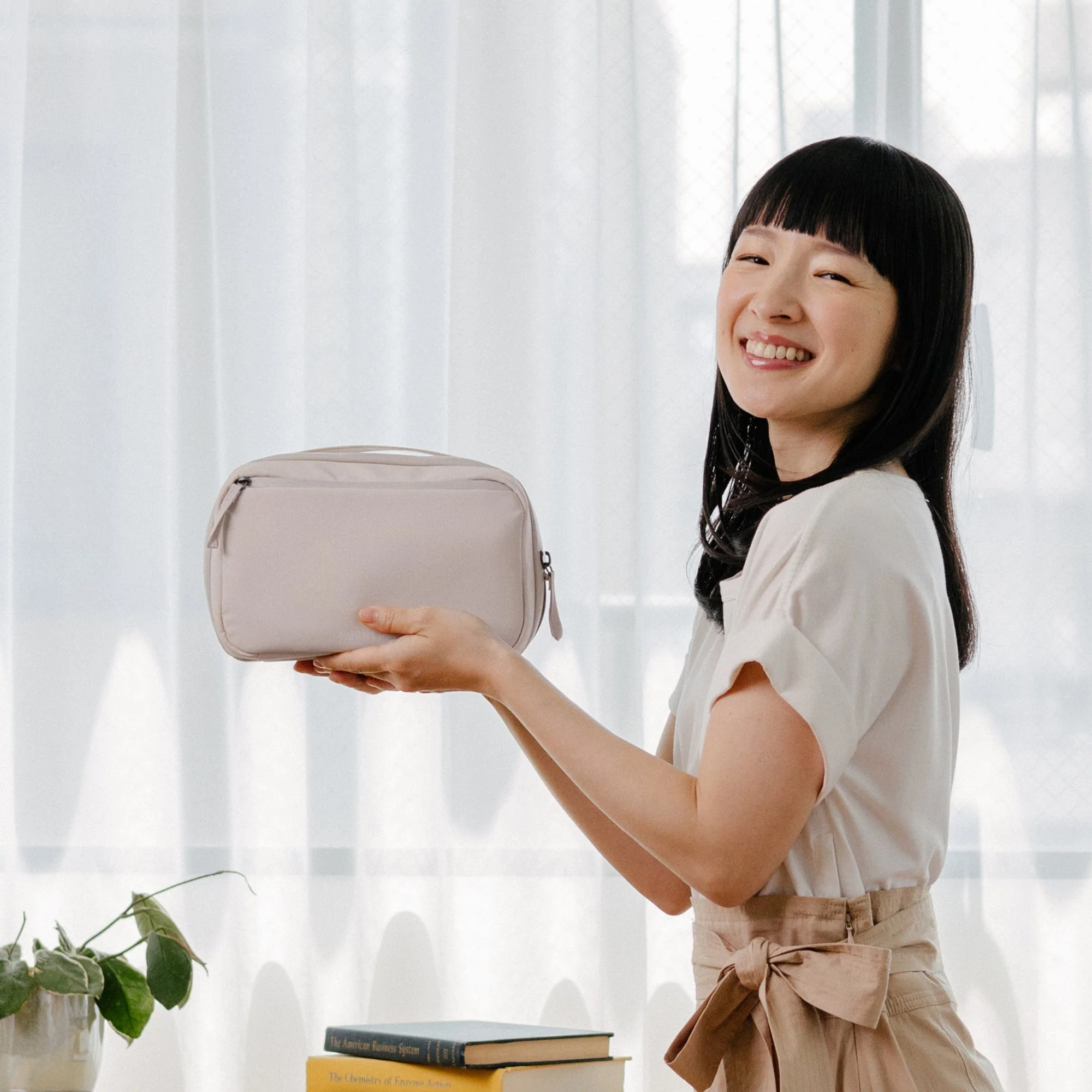 KonMari | Orbitkey 2-in-1 Tech Pouch - Image 6