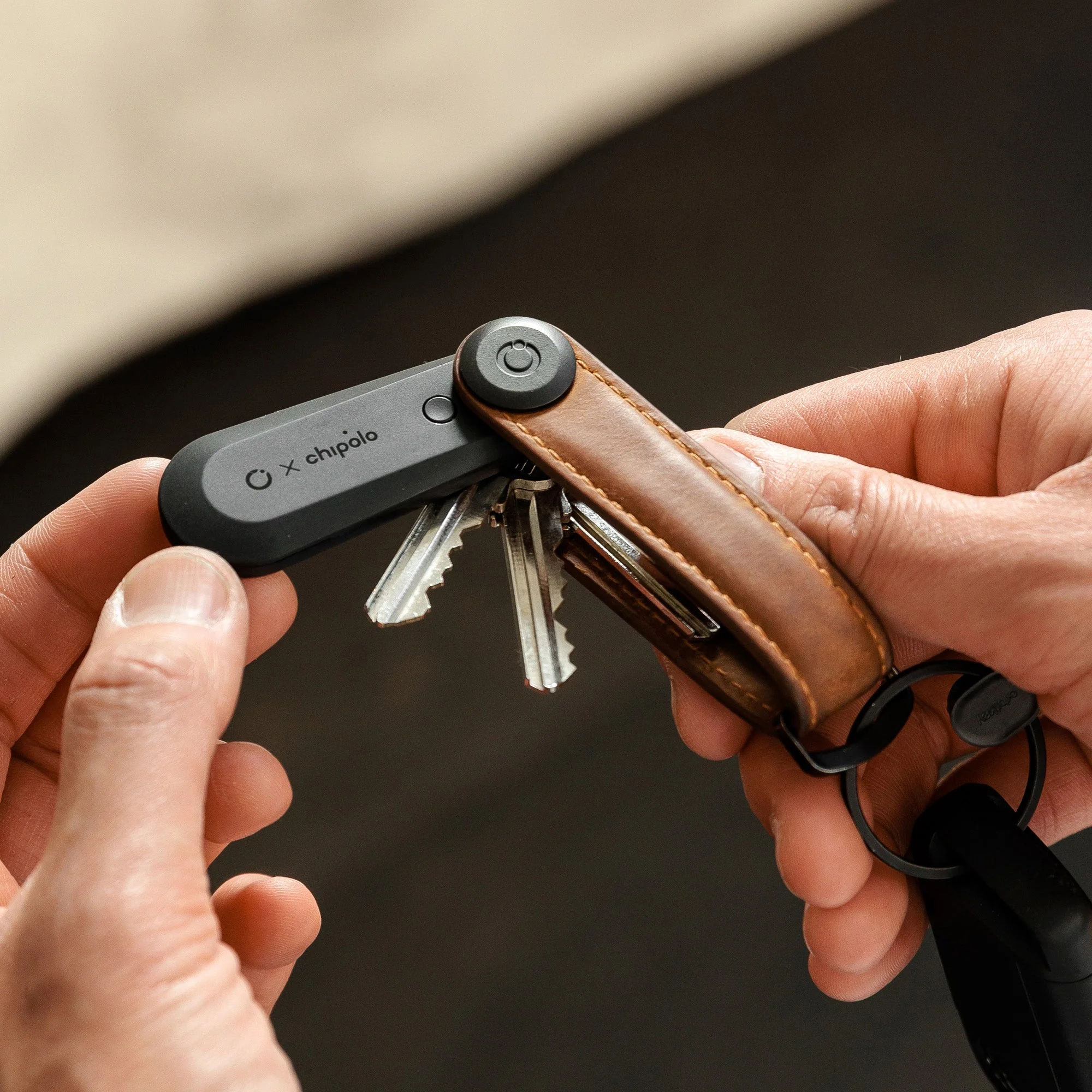 Orbitkey x Chipolo Bluetooth Tracker v2 - Stone - Image 12